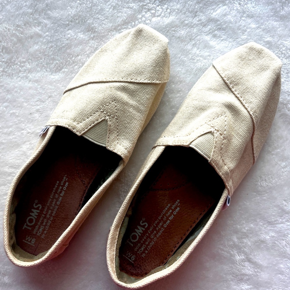 Tom’s Alpargata cream sandal - size 6W